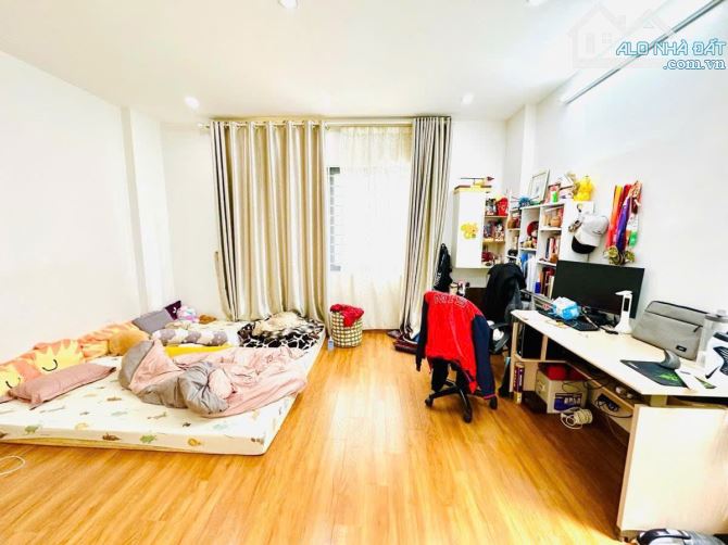 Cô Hoa Nhờ Bán Căn Nhà Trung Tâm Quận Cầu Giấy - cách Vành Đai 2.5 30m đến phố Cầu Giấy