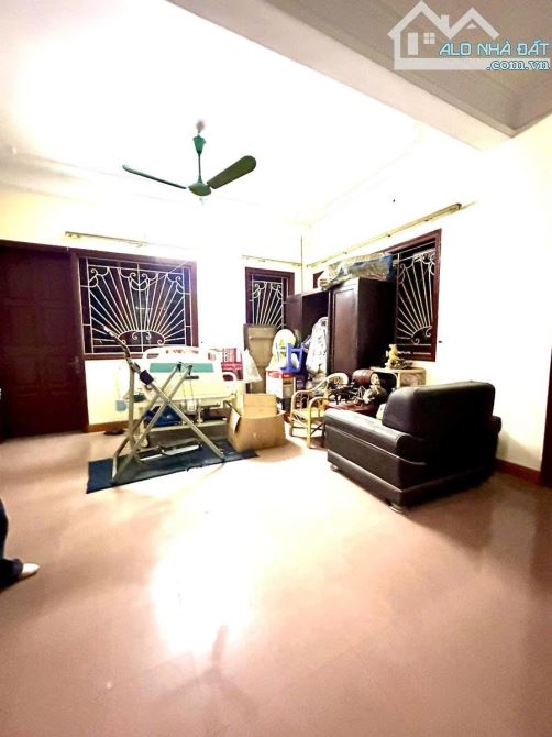 Bán căn góc 2 mặt ngõ kinh doanh Ngọc khánh - 28 Tỷ - DT 75m, mặt tiền 6m - ô tô tránh