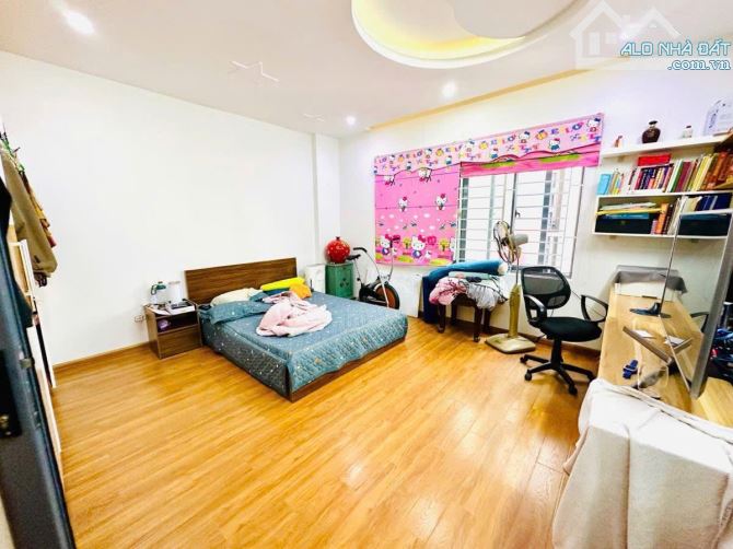 Cô Hoa Nhờ Bán Căn Nhà Trung Tâm Quận Cầu Giấy - cách Vành Đai 2.5 30m đến phố Cầu Giấy