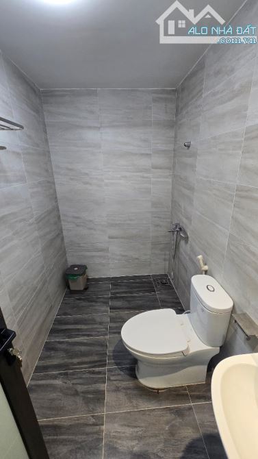 Bán nhà Võng Thị - Tây Hồ 80m 7 tầng thang máy oto vào nhà