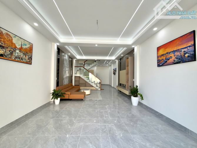 Bán nhà đường Hoàng Minh Chánh P. Hoá An cũ Biên Hoà. 5,6x18 nở hậu. Giá 4 tỷ 979tr