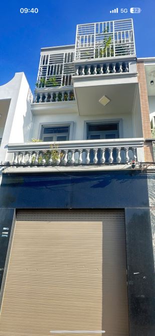 Bán nhà 2 lầu  Phường Tân Hiệp . SHR thổ cư hoàn công , cách Go Tân Hiệp 1km .