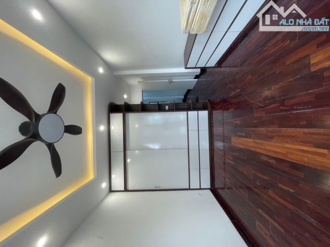 HOÀNG HOA THÁM - TÂY HỒ - 30M - 7 TẦNG - MẶT TIỀN 3,5 M - GIÁ 11,2 TỶ SỔ ĐỎ CHÍNH CHỦ