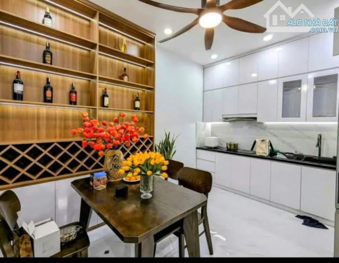 Nhà đẹp kim Mã, gần Ga Cát Linh, 3 bước ra phố, hợp với gia đình nhỏ, ở ngay; giữ tiền -