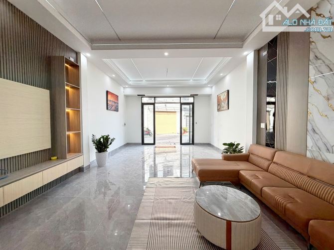 Bán nhà đường Hoàng Minh Chánh P. Hoá An cũ Biên Hoà. 5,6x18 nở hậu. Giá 4 tỷ 979tr - 1