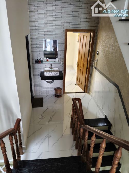 Bán nhà 2 lầu  Phường Tân Hiệp . SHR thổ cư hoàn công , cách Go Tân Hiệp 1km . - 1