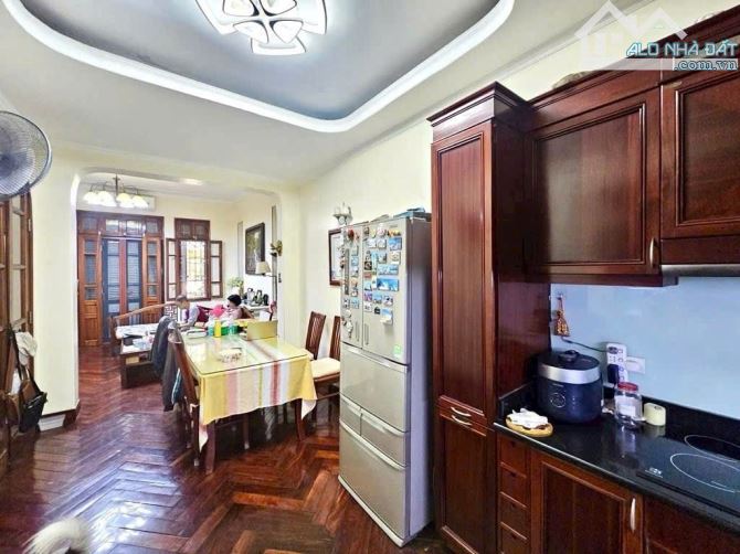 BÁN NHÀ TRẦN QUỐC HOÀN 60m2 × 5T × MT 4,8m. GARA Ô TÔ + Ô TÔ TRÁNH ĐỖ - GẦN MẶT PHỐ