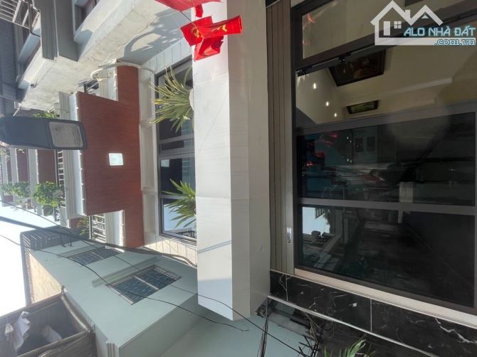 HOÀNG HOA THÁM - TÂY HỒ - 30M - 7 TẦNG - MẶT TIỀN 3,5 M - GIÁ 11,2 TỶ SỔ ĐỎ CHÍNH CHỦ