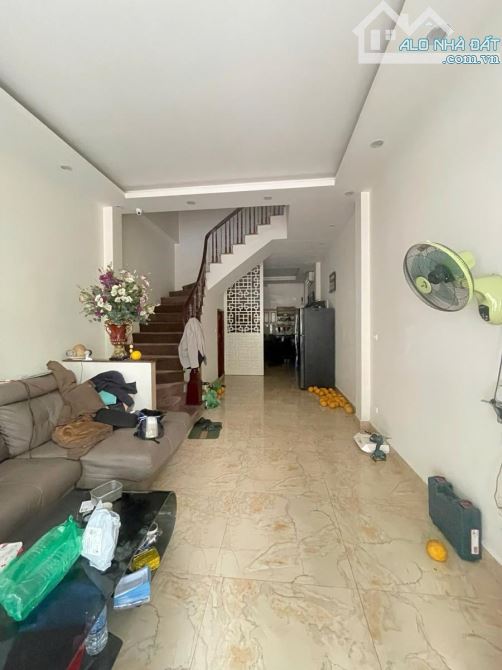 SIÊU PHẨM TÚ MỠ - CẦU GIẤY Dt 60m² * 5 tầng * mặt tiền 4.2m Giá chào 29.9 tỷ