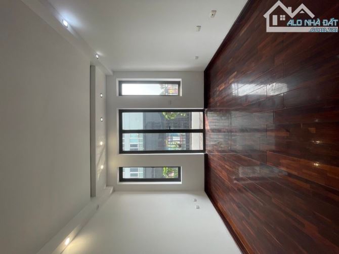 HOÀNG HOA THÁM - TÂY HỒ - 30M - 7 TẦNG - MẶT TIỀN 3,5 M - GIÁ 11,2 TỶ SỔ ĐỎ CHÍNH CHỦ