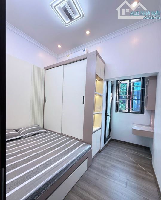 Nhà đẹp kim Mã, gần Ga Cát Linh, 3 bước ra phố, hợp với gia đình nhỏ, ở ngay; giữ tiền -