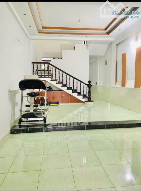 Bán nhà 1 lầu 1 trệt Phường Tân Hiệp . Cách Nguyễn Ái Quốc 250 m . SHR thổ cư đường xe hơi - 2