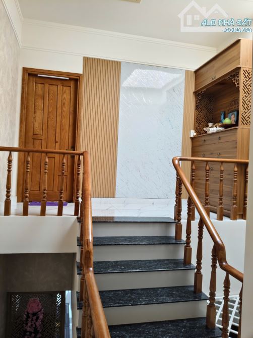 Bán nhà 2 lầu  Phường Tân Hiệp . SHR thổ cư hoàn công , cách Go Tân Hiệp 1km . - 2