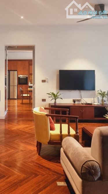 TÒA APARTMENT QUẢNG KHÁNH, LÔ GÓC MẶT TIỀN 8M – VIEW HỒ TÂY. DT173M, GIÁ 280 TỶ