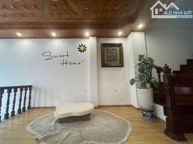 HOÀNG HOA THÁM - TÂY HỒ - 30M - 7 TẦNG - MẶT TIỀN 3,5 M - GIÁ 11,2 TỶ SỔ ĐỎ CHÍNH CHỦ