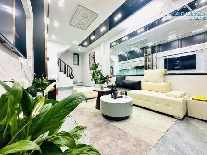 NHÀ PHỐ TRẦN THÁI TÔNG - 40M2 MT 4M - 6 TẦNG THANG MÁY - TẶNG FULL NỘI THẤT XỊN