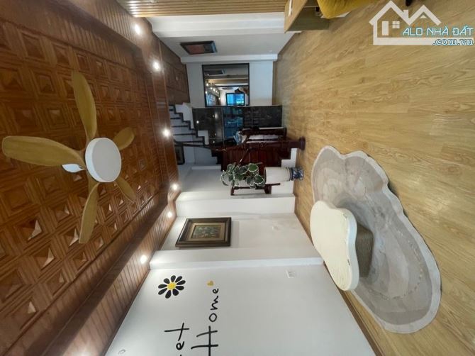 HOÀNG HOA THÁM - TÂY HỒ - 30M - 7 TẦNG - MẶT TIỀN 3,5 M - GIÁ 11,2 TỶ SỔ ĐỎ CHÍNH CHỦ