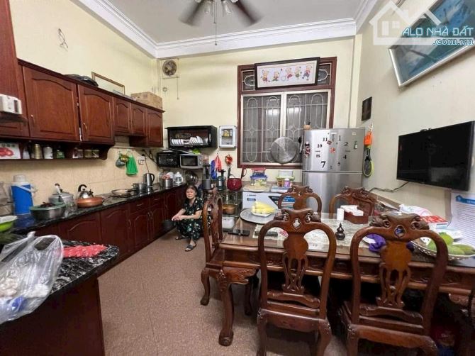 BÁN NHÀ CẦU GIẤY 65m2 × 5T. LÔ GÓC - 3 Ô TÔ TRÁNH ĐỖ + VỈA HÈ RỘNG ĐỖ Ô TÔ