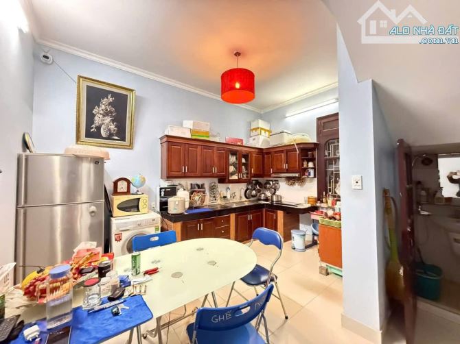 Bán nhà mặt ngõ Lạc Long Quân - Lô góc - hơn 17 tỷ - DT 71m - Ô tô tránh