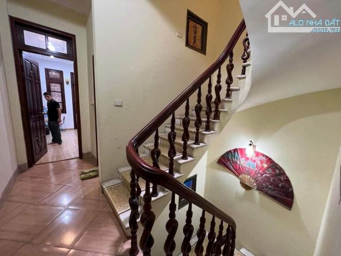 BÁN NHÀ CẦU GIẤY 65m2 × 5T. LÔ GÓC - 3 Ô TÔ TRÁNH ĐỖ + VỈA HÈ RỘNG ĐỖ Ô TÔ