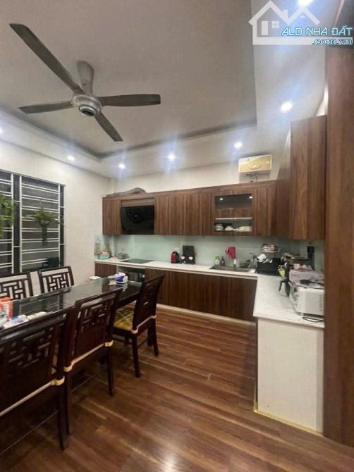 NHÀ PHỐ TRẦN THÁI TÔNG - 40M2 MT 4M - 6 TẦNG THANG MÁY - TẶNG FULL NỘI THẤT XỊN