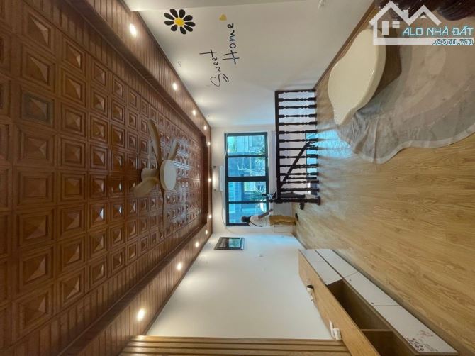 HOÀNG HOA THÁM - TÂY HỒ - 30M - 7 TẦNG - MẶT TIỀN 3,5 M - GIÁ 11,2 TỶ SỔ ĐỎ CHÍNH CHỦ