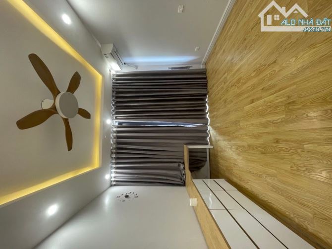 HOÀNG HOA THÁM - TÂY HỒ - 30M - 7 TẦNG - MẶT TIỀN 3,5 M - GIÁ 11,2 TỶ SỔ ĐỎ CHÍNH CHỦ