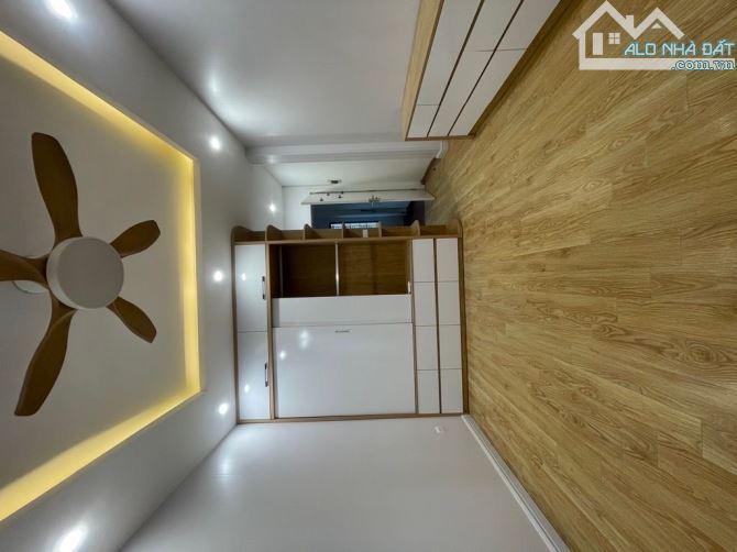 HOÀNG HOA THÁM - TÂY HỒ - 30M - 7 TẦNG - MẶT TIỀN 3,5 M - GIÁ 11,2 TỶ SỔ ĐỎ CHÍNH CHỦ