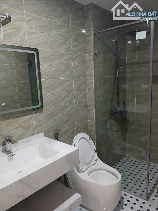 NHÀ PHỐ TRẦN THÁI TÔNG - 40M2 MT 4M - 6 TẦNG THANG MÁY - TẶNG FULL NỘI THẤT XỊN