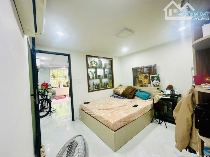 Giá hời 5,4 tỷ tập thể Thành Công, Ba Đình, tầng 2, có sân, sổ to 80m2 2pn 2wc ở luôn