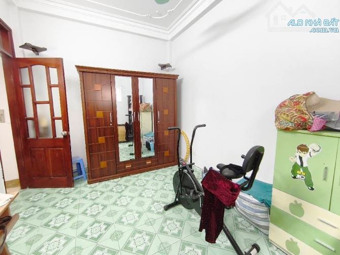 LẠC LONG QUÂN - TÂY HỒ - 50 M- 4 TẦNG - MẶT TIỀN 4.6M - 15.5 TỶ SỔ ĐỎ CHÍNH CHỦ