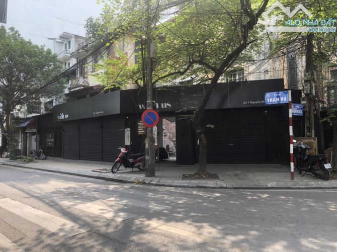 cho thuê nhà quận Long Biên , 260m2 sử dụng , mặt tiền 10m, chỉ 30tr , đường oto