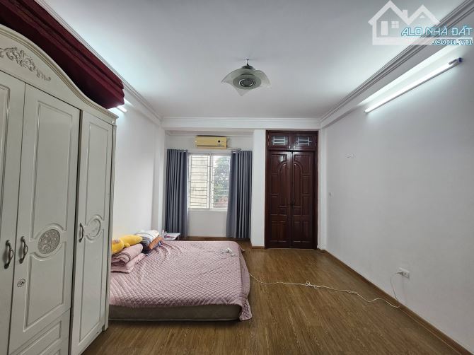 Cực hiếm! Bán nhà phân lô Lý Nam Đế, 36m2, 5 tầng, nhỉnh 17 tỷ, ô tô đỗ cửa, kinh doanh