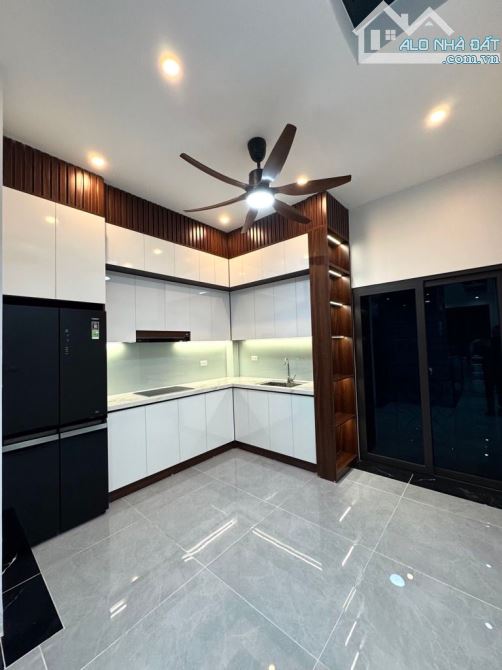 Bán nhà Đặng Thai Mai 72m2 mặt tiền rộng lô góc vị trí đẹp 15 tỷ