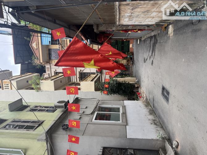 Bán gấp nhà Lạc Long Quân, Tây Hồ, sát Lotte, 46m2, mt 4.2, xe S500 đỗ trong đất 13.9 tỷ