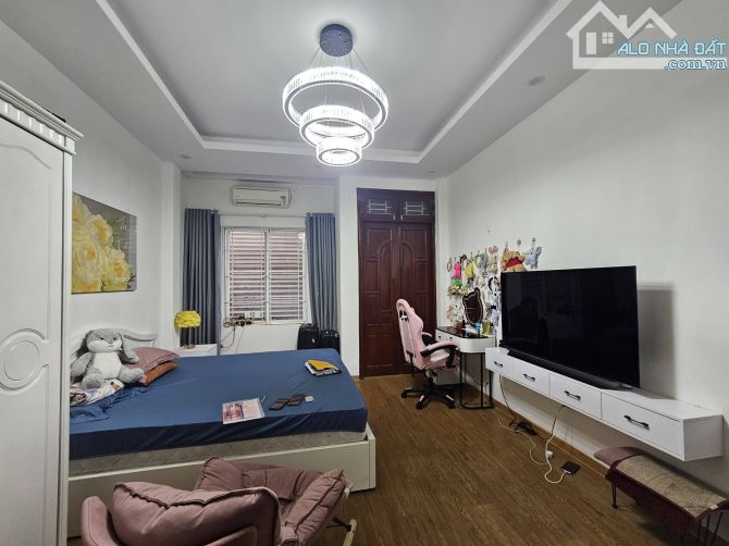 Cực hiếm! Bán nhà phân lô Lý Nam Đế, 36m2, 5 tầng, nhỉnh 17 tỷ, ô tô đỗ cửa, kinh doanh