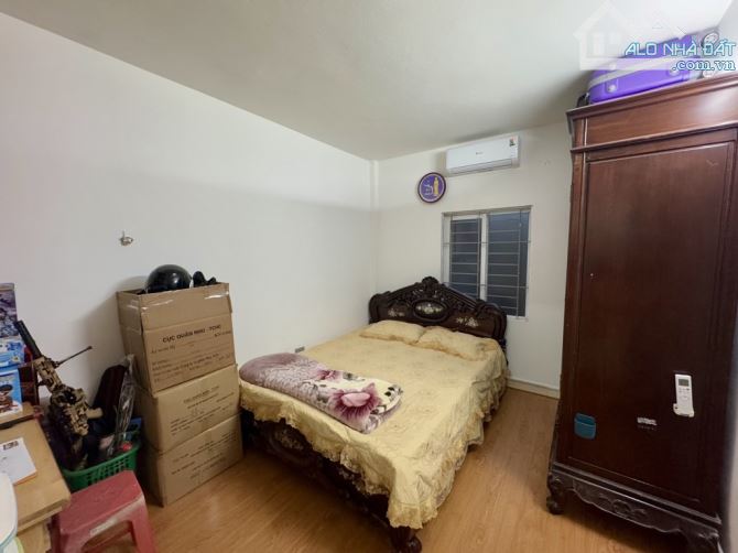 Bán nhà tầng 3 Trần Quốc Hoàn 65m2 Nhà đẹp gần phố 2 ngủ Đủ công năng 4.7 tỷ