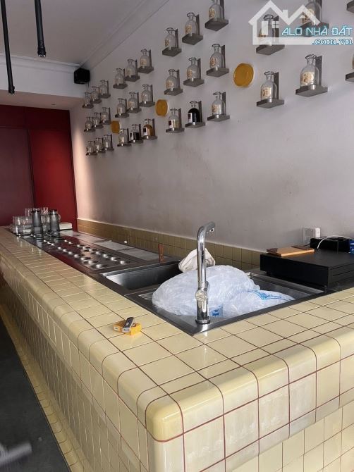 Mặt phố Thuốc Bắc 5 Tầng 45 Tỷ Dòng Tiền 60tr/th Nhà sạch đẹp Khung Cột