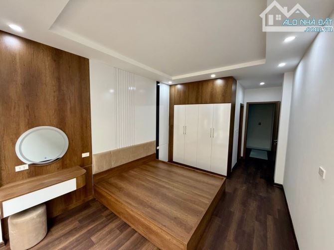 NHÀ ĐẸP - HOÀNG HOA THÁM - BA ĐÌNH - 36M - 5 TẦNG - MẶT TIỀN 3.5M - 10.9 TỶ