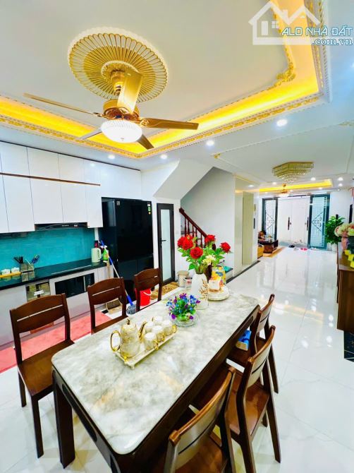 Siêu phẩm Võ Chí Công - 60m2x5T Thang máy - 3 mặt thoáng - Ngõ nông sát phố,8 phòng cho th