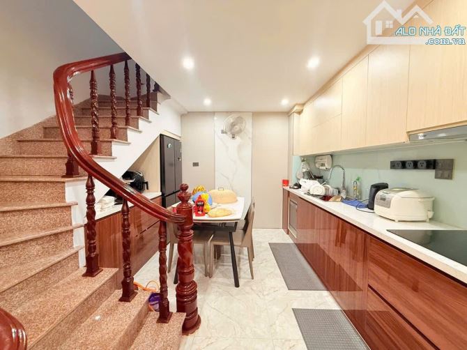 HIẾM! NHÀ LẠC LONG QUÂN – 45M2 x 5 TẦNG, Ô TÔ CÁCH 30M, Ở NGAY, GIÁ CỰC TỐT 13.X Tỷ