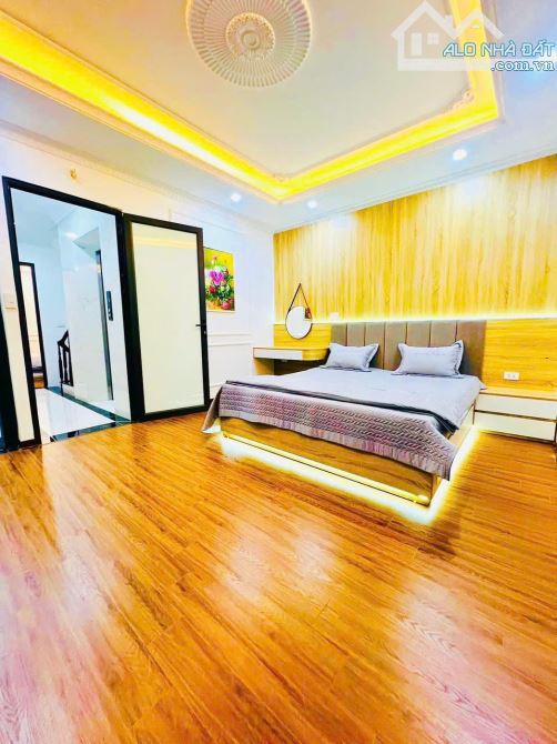 Siêu phẩm Võ Chí Công - 60m2x5T Thang máy - 3 mặt thoáng - Ngõ nông sát phố,8 phòng cho th