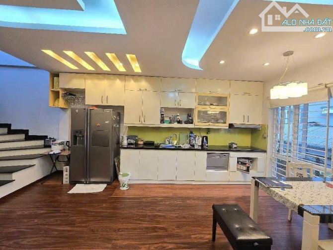 BÁN NHÀ LẠC LONG QUÂN 42m2 × 5T × MT 5m. NGÕ Ô TÔ TRÁNH - GARA Ô TÔ 7 CHỖ