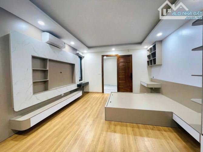 Bán gấp 5 tầng thang máy xây mới 15m ra Phố Đội Cấn, 42m2 x mtiền 4.5m Full đồ Giá 15.5 tỷ