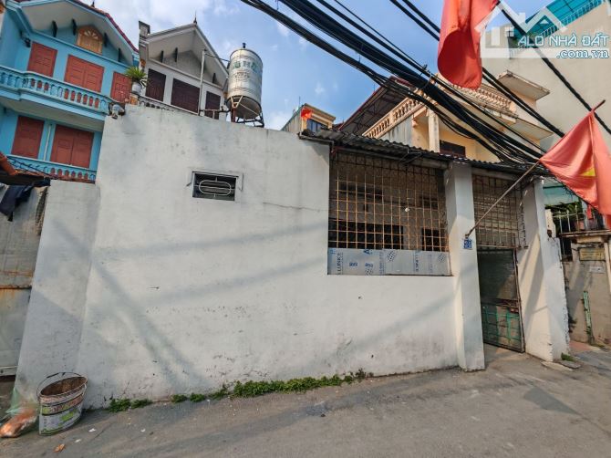 LÔ GÓC – Ô TÔ 7 CHỖ – SÁT CIPUTRA – CHỈ NHỈNH 6 TỶ