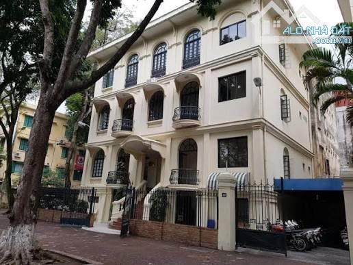 Mặt Phố Vip_Kinh Doanh Đỉnh_Trần Hưng Đạo, Hoàn Kiếm. Dt: 379m_MT 10M_SĐCC. Giá 338 tỷ