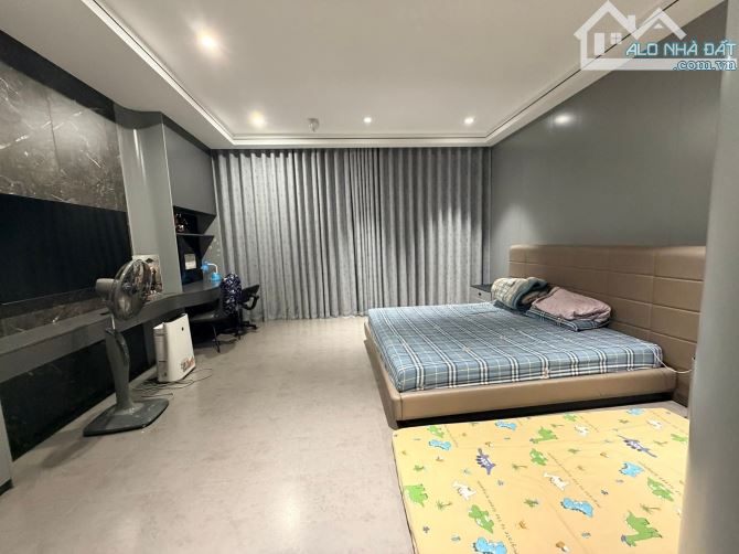 Siêu phẩm 5 tầng thang máy oto vào nhà ngõ kdoanh Ngọc Khánh,100m2 x mtiền 5.4m. Giá 36 tỷ