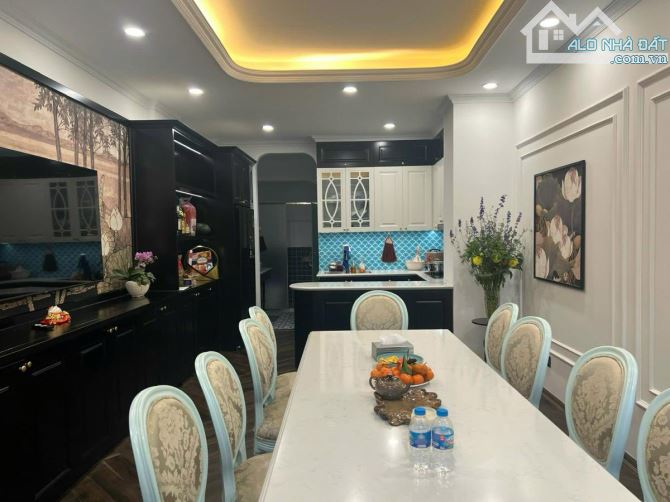 Cực hiếm! Bán nhà phân lô Lý Nam Đế, 36m2, 5 tầng, nhỉnh 17 tỷ, ô tô đỗ cửa, kinh doanh