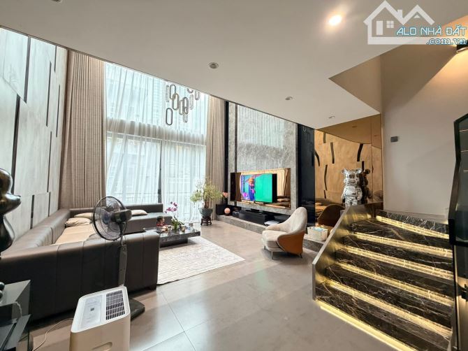 Siêu phẩm 5 tầng thang máy oto vào nhà ngõ kdoanh Ngọc Khánh,100m2 x mtiền 5.4m. Giá 36 tỷ