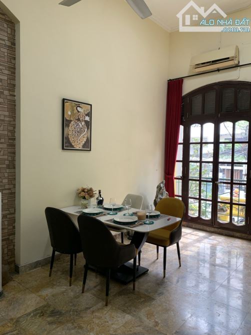 Mặt Phố Hai Bà Trưng, Hoàn Kiếm. Dt: 378m_Mặt Tiền 9,5m_1 Sổ 1 Chủ. Giá chào 338 tỷ.